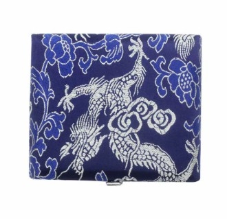 Tre etui med blått silkestoff dekor til 6 oborør